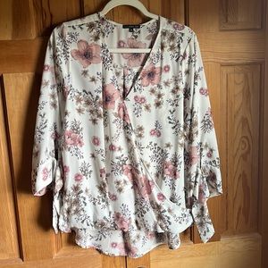 Women’s tie sleeve high low blouse size XL